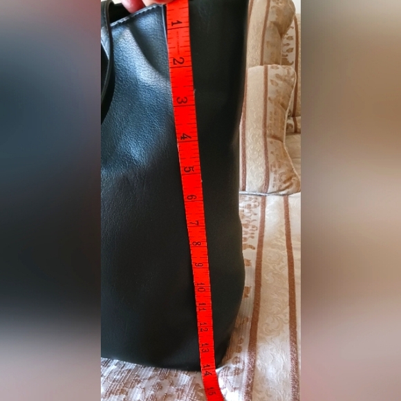 Steve Madden Large Black Tote with a wristlet and pouch. NWT ๐๐Host Pick ๐๐ - Picture 8 of 16